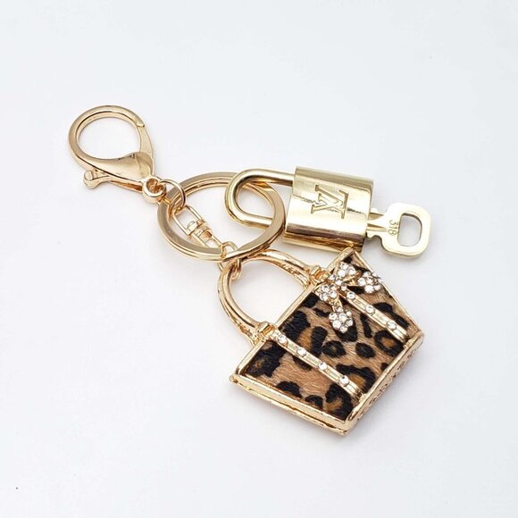 Authentic Louis Vuitton Lock & Key with unbranded Bagcharm, Keycharm 121425 - Picture 3 of 7